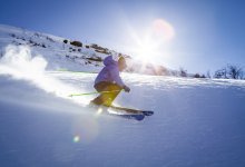 skieur neige soleil